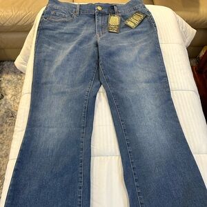 DG 2 Infinity Tri Fit. Size 14-18